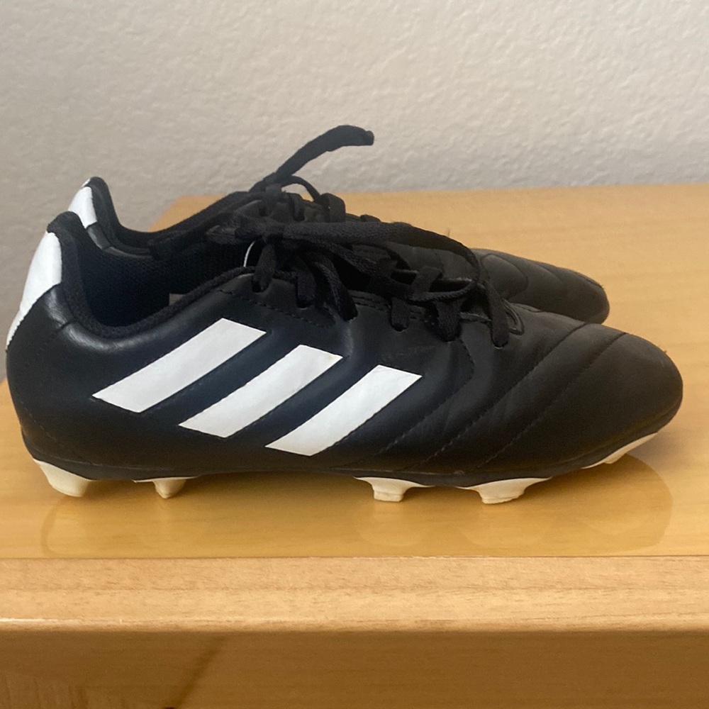 Soccer cleats size 2 1/2